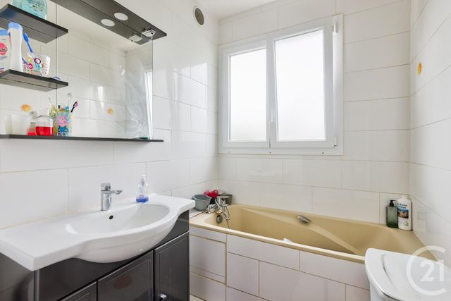 Afficher la photo en grand Appartement F4 à vendre - 4 pièces - 71.0 m2 - LA COURNEUVE - 93 - ILE-DE-FRANCE - Century 21 Immo Conseil