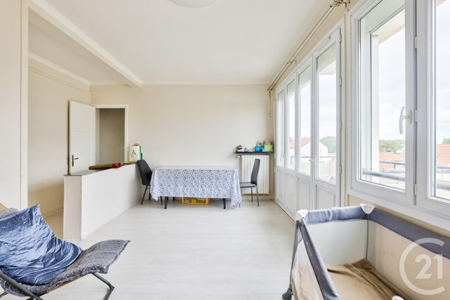 Afficher la photo en grand Appartement F4 à vendre - 4 pièces - 71.0 m2 - LA COURNEUVE - 93 - ILE-DE-FRANCE - Century 21 Immo Conseil