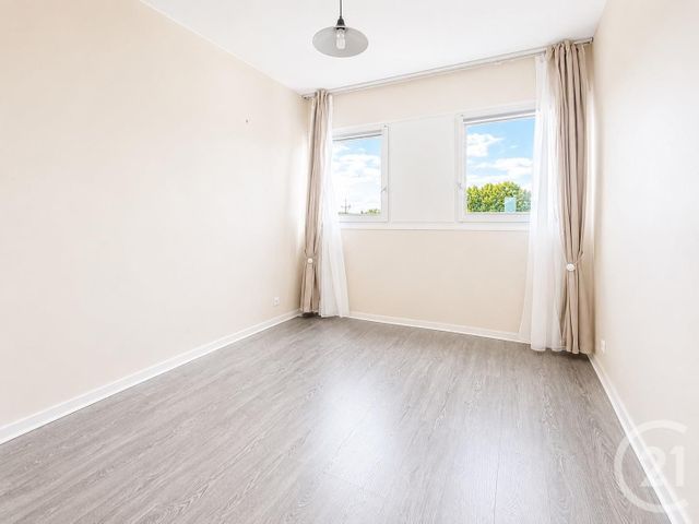 Appartement F4 à vendre - 4 pièces - 79.53 m2 - LA COURNEUVE - 93 - ILE-DE-FRANCE - Century 21 Immo Conseil
