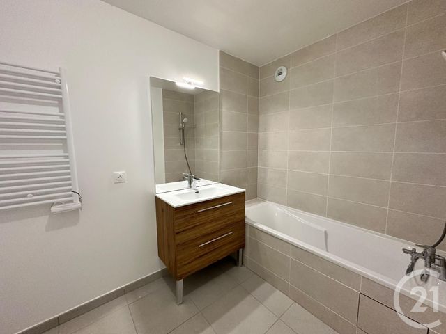 Appartement à louer - 3 pièces - 66.54 m2 - LA COURNEUVE - 93 - ILE-DE-FRANCE - Century 21 Immo Conseil