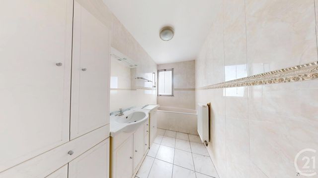 Appartement F5 à vendre - 5 pièces - 103.0 m2 - LA COURNEUVE - 93 - ILE-DE-FRANCE - Century 21 Immo Conseil