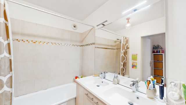 Appartement F3 à vendre - 3 pièces - 63.8 m2 - LA COURNEUVE - 93 - ILE-DE-FRANCE - Century 21 Immo Conseil