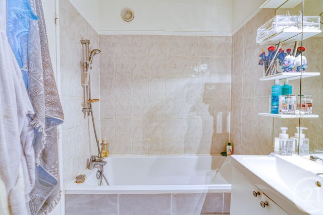 Appartement F2 à vendre - 3 pièces - 54.0 m2 - LA COURNEUVE - 93 - ILE-DE-FRANCE - Century 21 Immo Conseil